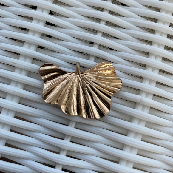 Set of 23 Gold Textured Metal Pendants Size XS - Picture 15 of 16